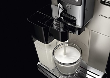 Saeco HD8917/01 Incanto Kaffeevollautomat, AquaClean, integrierte Milchkaraffe, silber - 